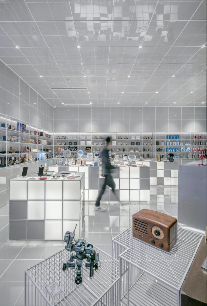 IMMERSIVE RETAIL - Credits : XianJuan Hu